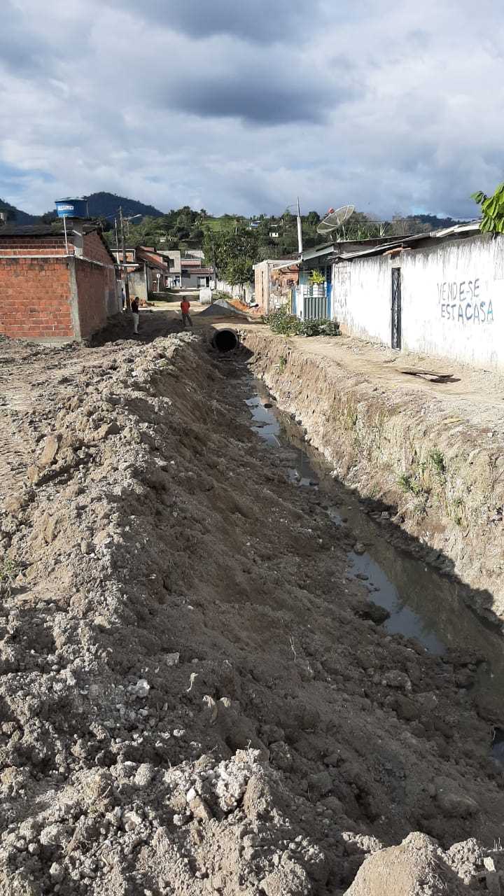 Camacã: Prefeitura realiza Serviço de esgotamento sanitário na Portelinha em São João do Panelinha com recursos próprios